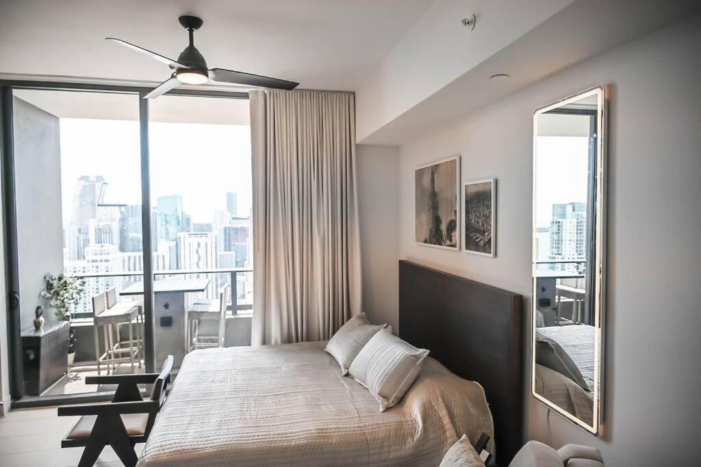 Penthouse Balcony With Ocean & View Resort,pool,spa,heart Of Downtown Miami