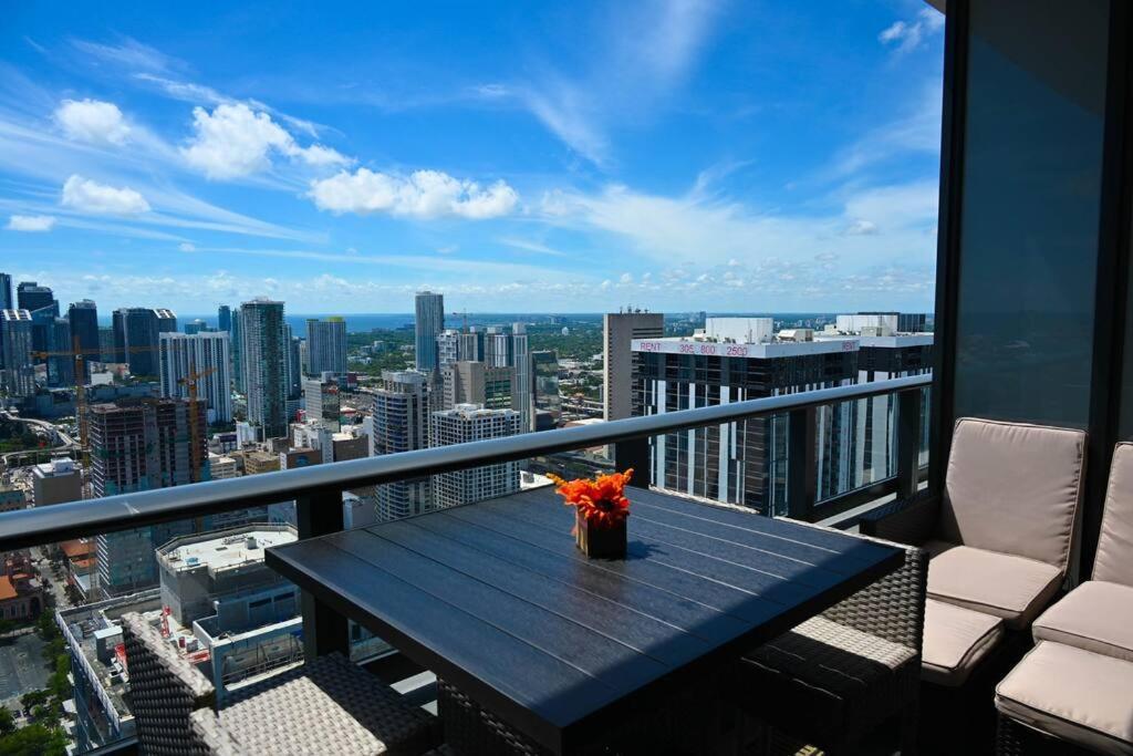 Penthouse Balcony With Ocean & View Resort,pool,spa,heart Of Downtown Apartment Miami
