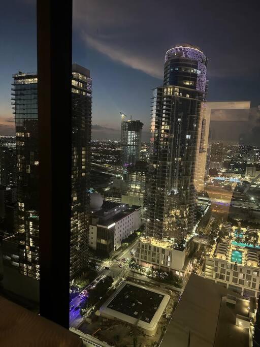 Penthouse Balcony With Ocean & View Resort,pool,spa,heart Of Downtown Apartment