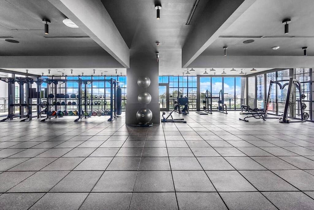 Penthouse Balcony With Ocean & View Resort,pool,spa,heart Of Downtown Apartment *