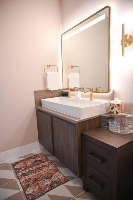Apartment Penthouse Balcony With Ocean & View Resort,pool,spa,heart Of Downtown Miami