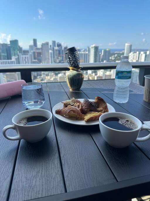 Penthouse Balcony With Ocean & View Resort,pool,spa,heart Of Downtown Apartment