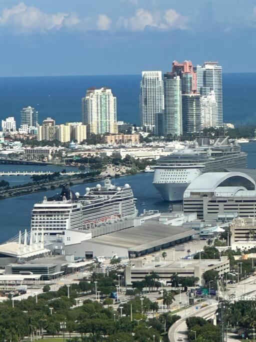Penthouse Balcony With Ocean & View Resort,pool,spa,heart Of Downtown Apartment *