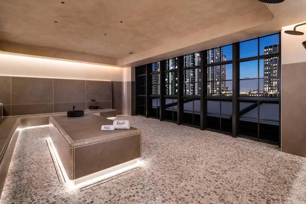 Penthouse Balcony With Ocean & View Resort,pool,spa,heart Of Downtown * Miami