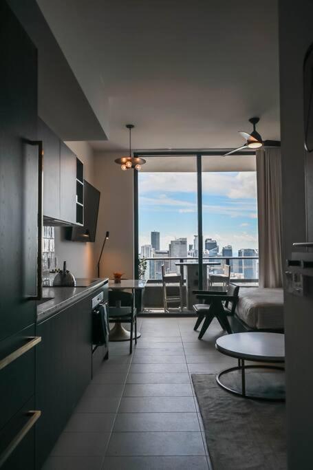 Penthouse Balcony With Ocean & View Resort,pool,spa,heart Of Downtown