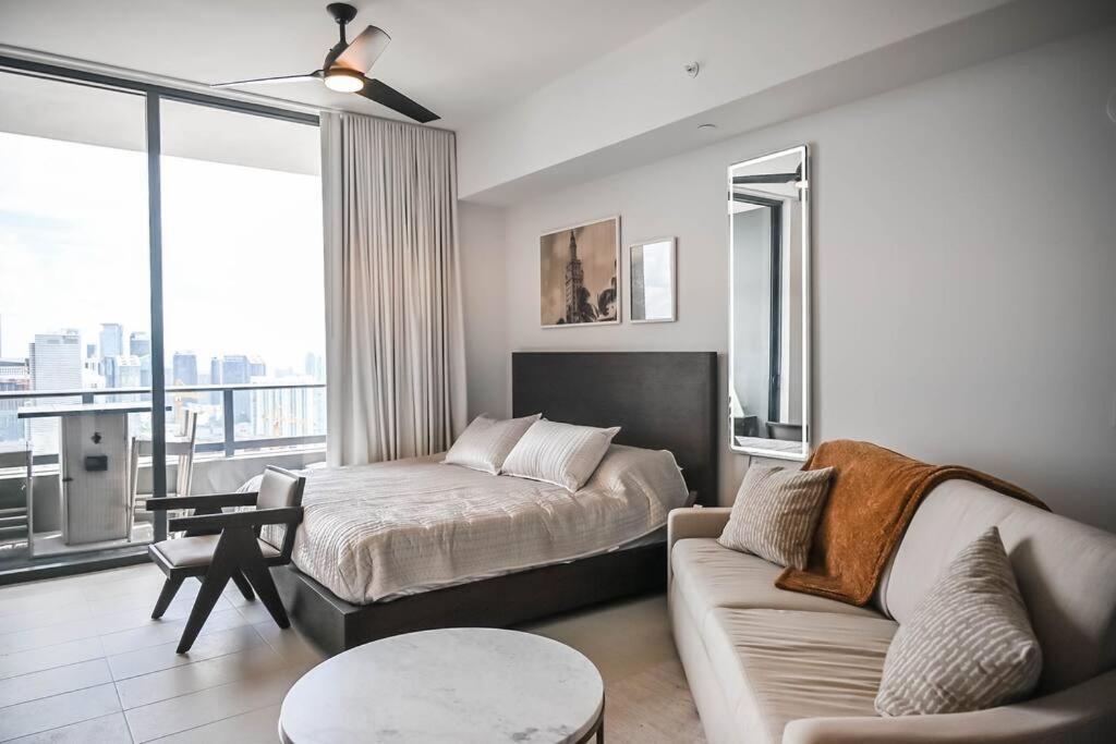 Penthouse Balcony With Ocean & View Resort,pool,spa,heart Of Downtown Miami