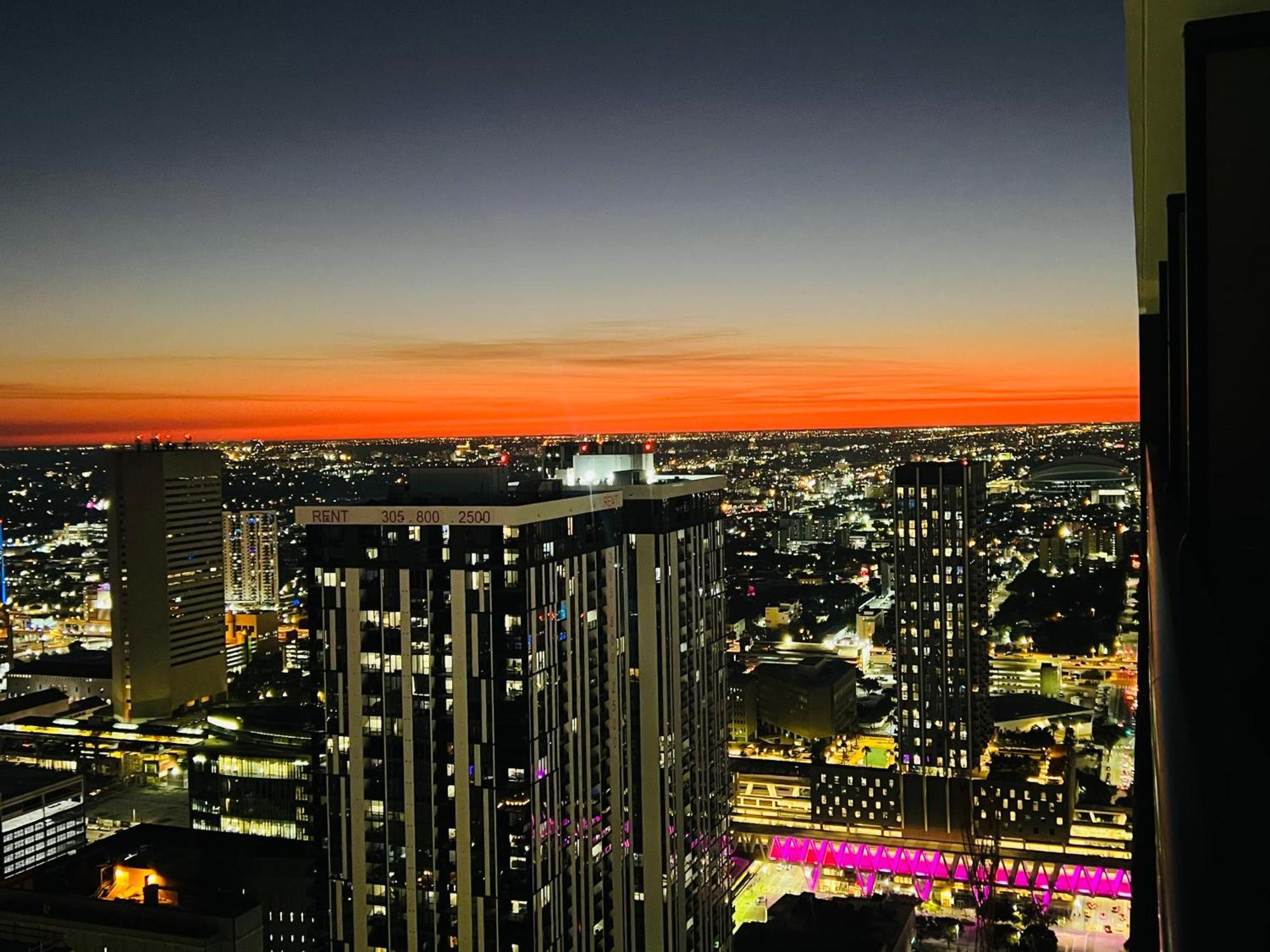 Penthouse Balcony With Ocean & View Resort,pool,spa,heart Of Downtown